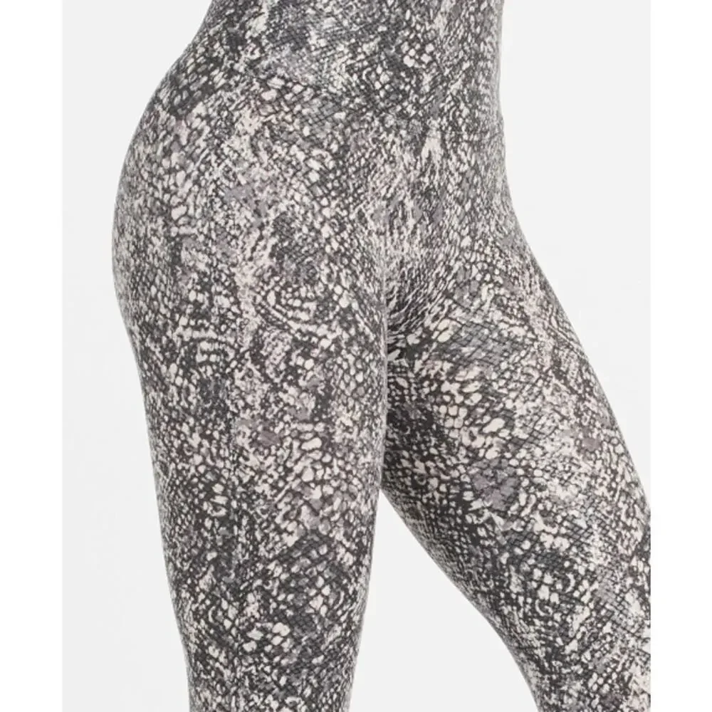 Spanx Leggings Womens Large Gray Faux Leather Snake‎ Shine Compression 20324R
